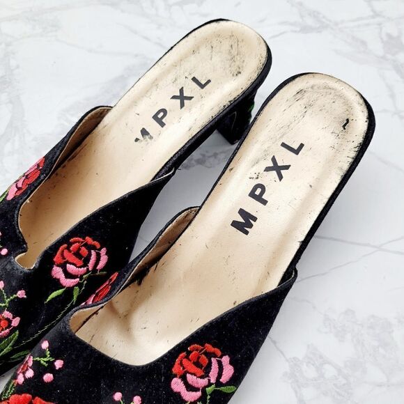 Vintage Y2K Asian Pattern Black Heels Shoes Size: 6.5US - Picture 4 of 8